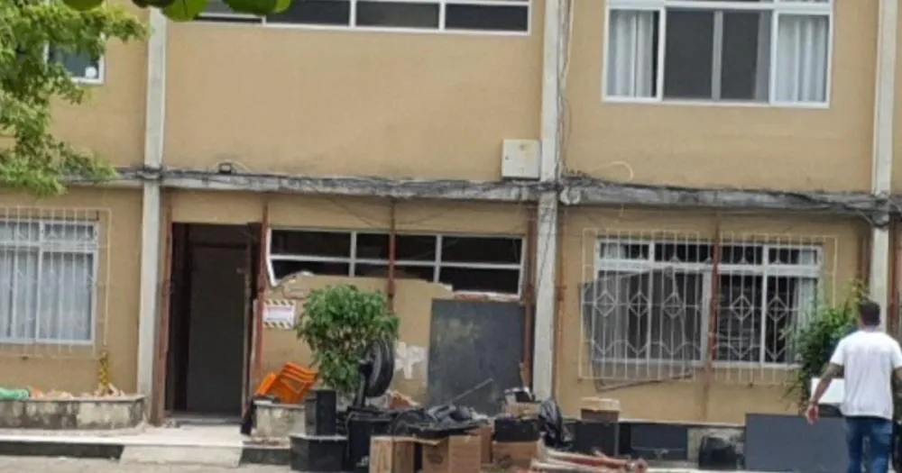 Moradores de prédio que afundou em Itajaí têm 33 horas para retirar pertences