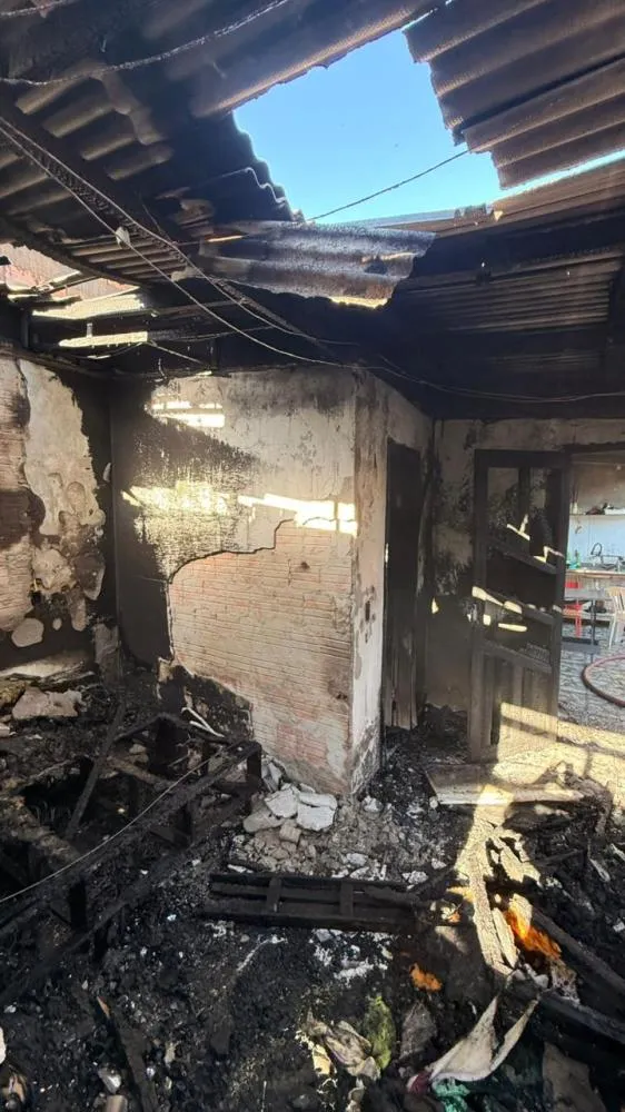 Criança acorda com incêndio em quitinete e salva família em Itapema