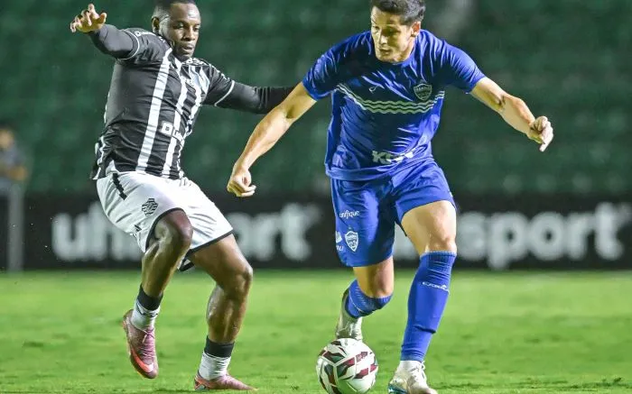Barra faz 3 a 0 no Figueira dentro do Scarpelli e entra no G8