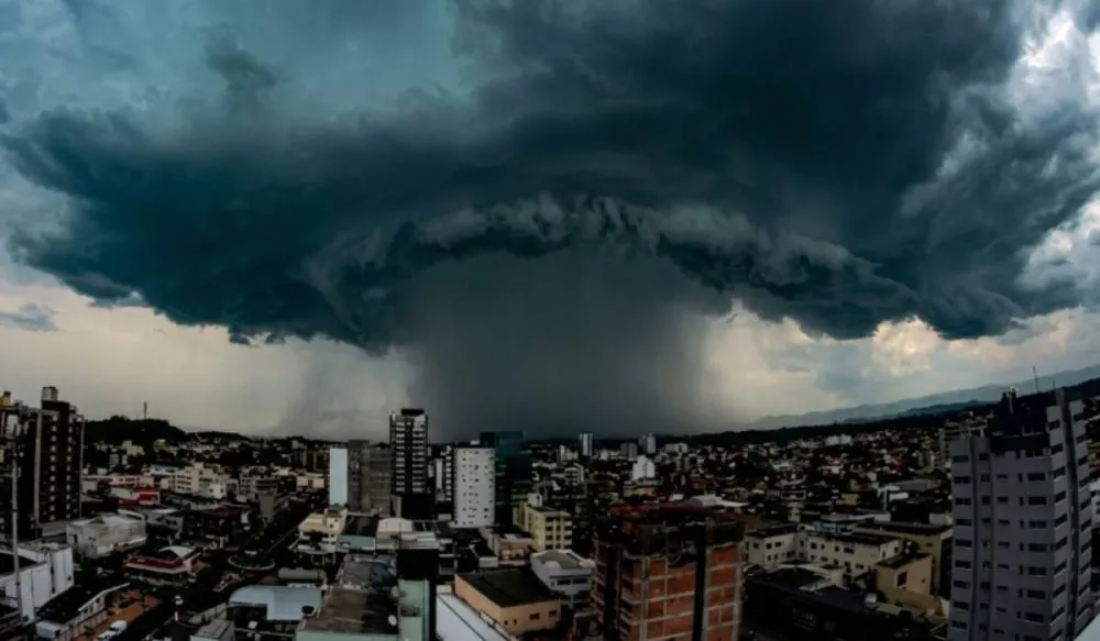 ‘Ciclone bomba’ se aproxima e pode afetar o Norte de SC com tempestades