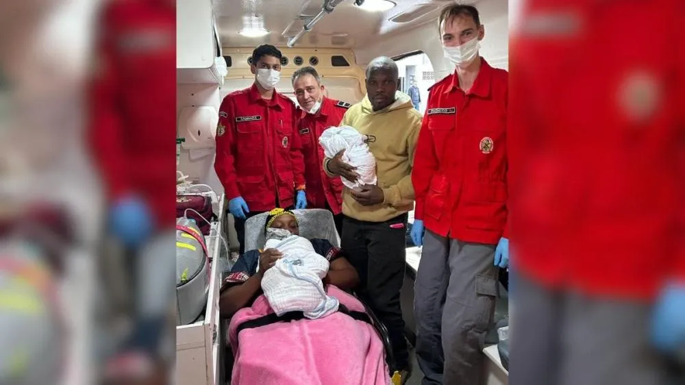 Gêmeos nascem dentro de ambulância a caminho do hospital em Itajaí