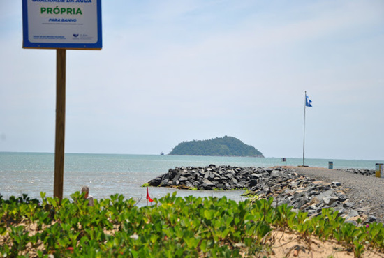 Balneário Piçarras: Hasteamento da Bandeira Azul acontece quinta-feira na praia Central