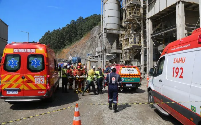 Homem morre e outros dois ficam feridos após queda de 20 metros em Penha