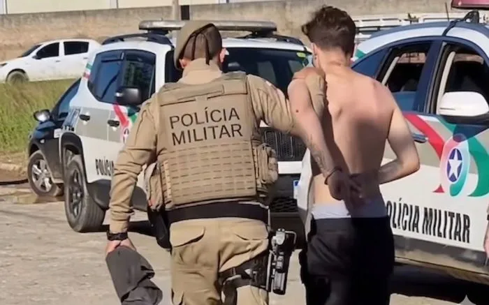 Populares e polícia capturam ladrão em Barra Velha