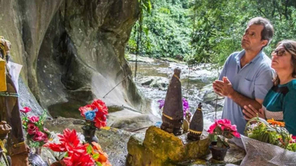 Gruta ‘milagrosa’ onde Jesus e Maria teriam aparecido há 100 anos encanta fiéis em Garuva
