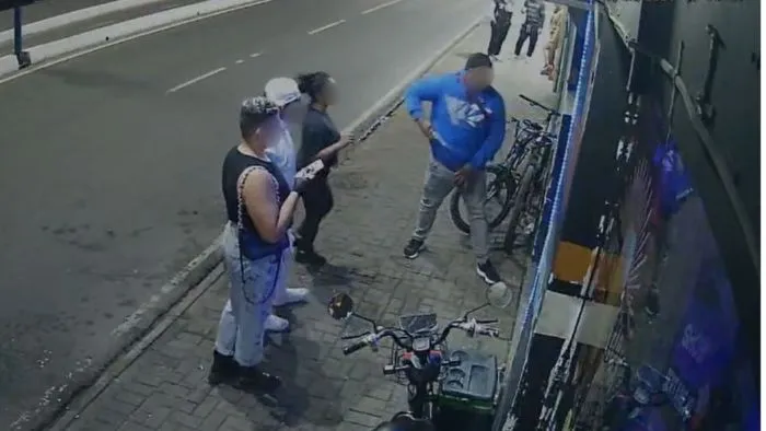 Celular salva vítima de tiro em conveniência de Balneário Camboriú