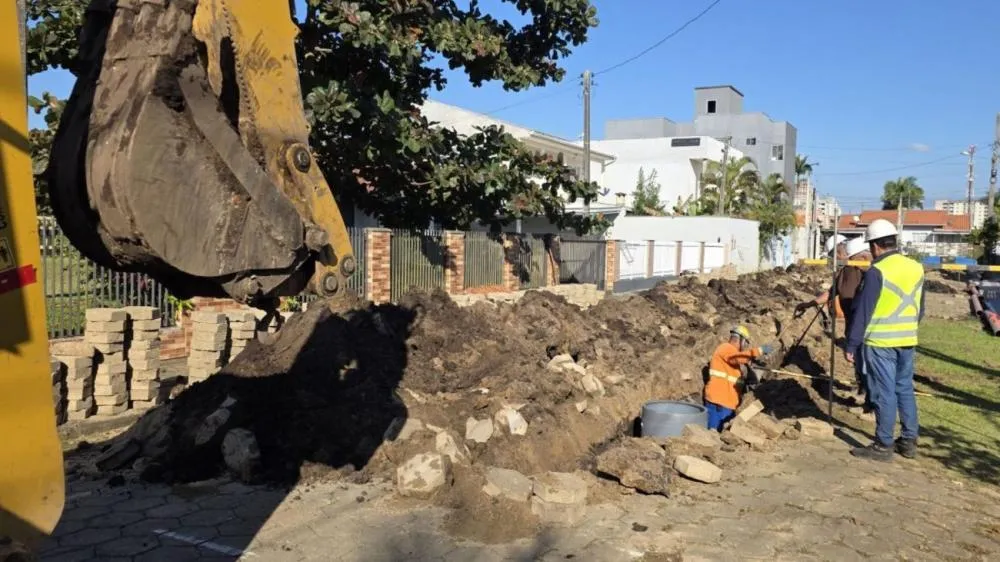 Megaobra de R$ 98 milhões de rede coletora de esgoto avança em Barra Velha