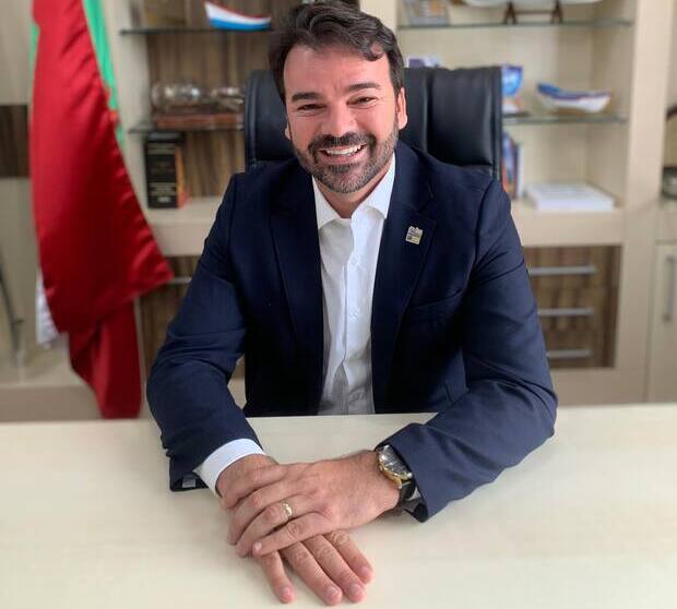 Regra Três: Presidente da Câmara de Penha, Isac da Costa, assume a prefeitura até o final do ano