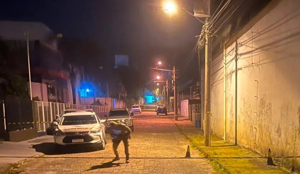 Jovem de 20 anos é morto com tiros no rosto no meio da rua em Blumenau
