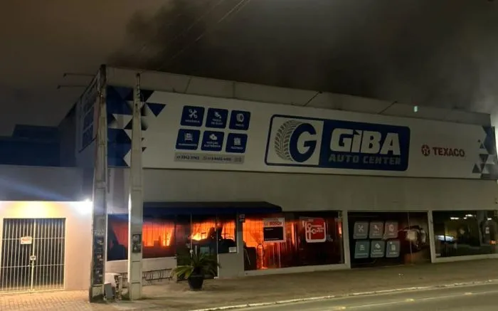 Incêndio atinge oficina no bairro São Domingos em Navegantes