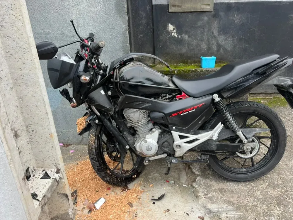 Motociclista morre após bater poste em na Rua Progresso em Blumenau 