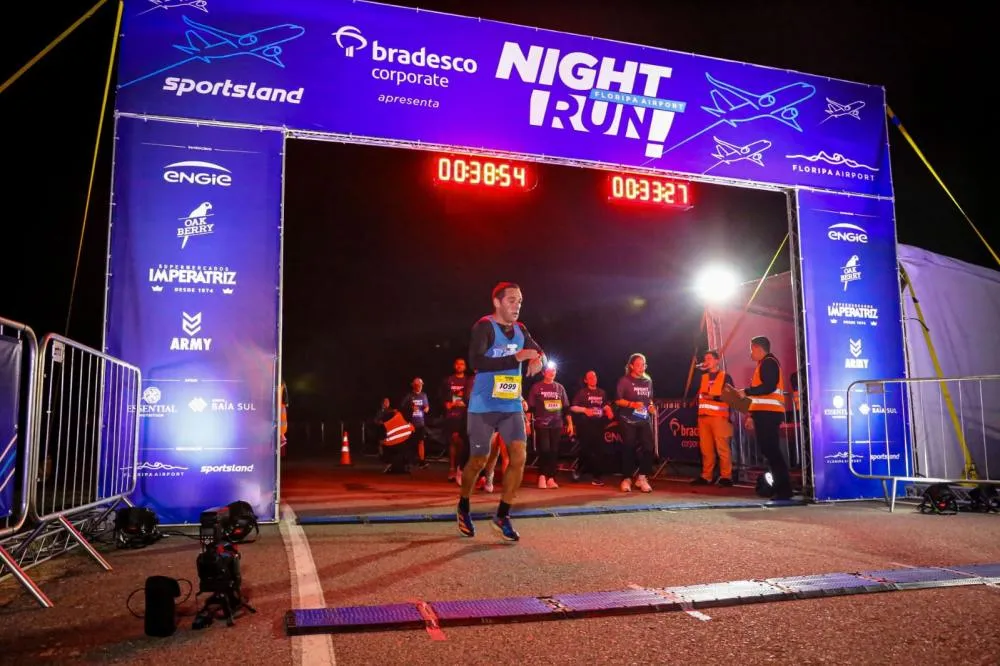 Cristiano Alexandrina é medalha de bronze na Night Run Floripa Airport 2026