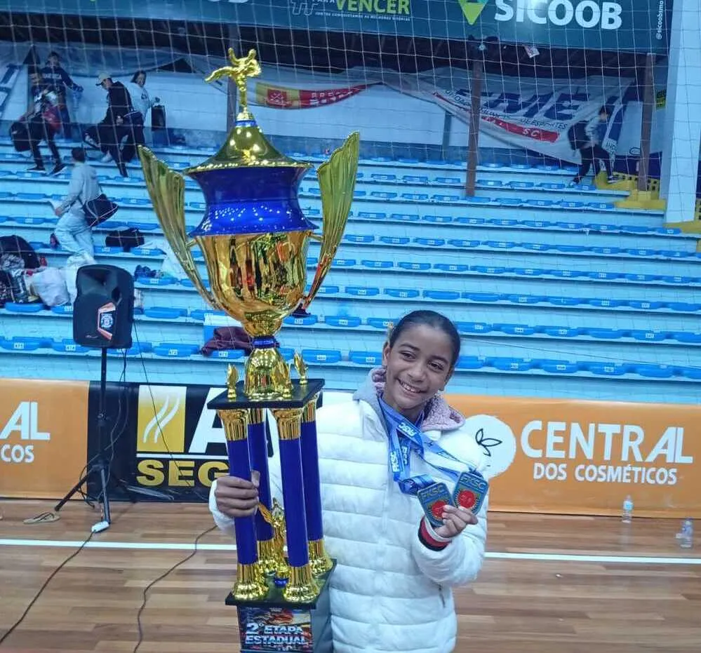 Carateca penhense Júlia Couto conquista o título da 2ª Etapa do Catarinense de Karatê 