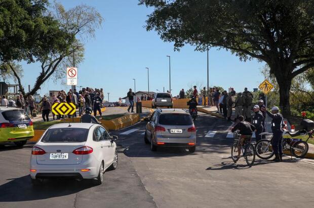 Itajaí: Homem é espancado após tentar abusar de criança debaixo da ponte Tancredo Neves no bairro São Vicente