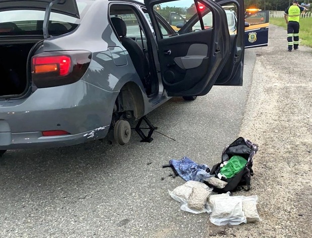 Que furada: PRF apreende três quilos de super maconha em veículo de Camboriú na BR-101 em Araquari
