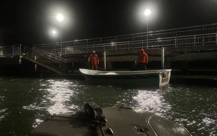 Bombeiros resgatam pescadores à deriva na Ilha do Macuco em Bombinhas