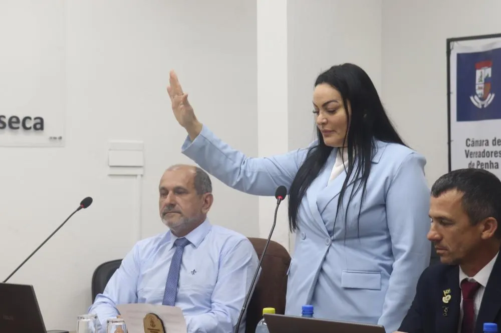 Câmara de Penha empossa a vereadora Luciana Lenir Victorino Rodrigues (PP)