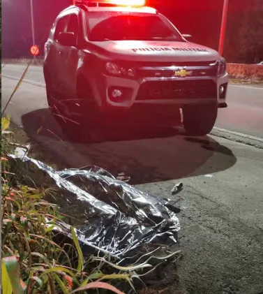 Bandido volta para buscar caminhonete roubada e acaba morto pela PM em Penha