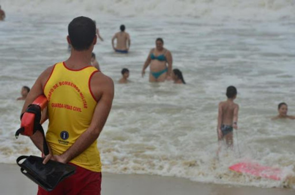 Operação Veraneio: Praias de Balneário Piçarras, Barra Velha e Penha recebem reforço de 126 guardas-vidas