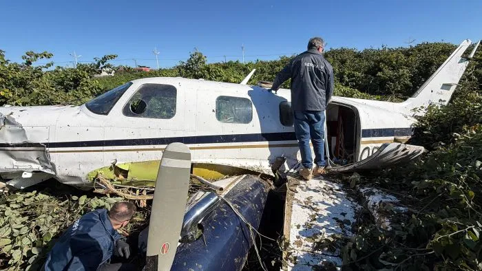 Perícia autoriza retirada de bimotor que caiu em Navegantes
