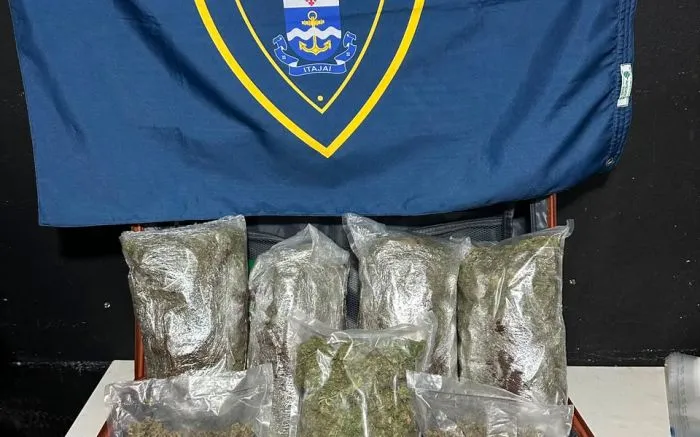 Mulher levava no bagageiro do busão 3,3 kg de skank em Itajaí