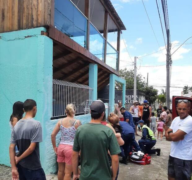 Susto: Varanda desaba e deixa cinco pessoas feridas no bairro São Vicente em Itajaí