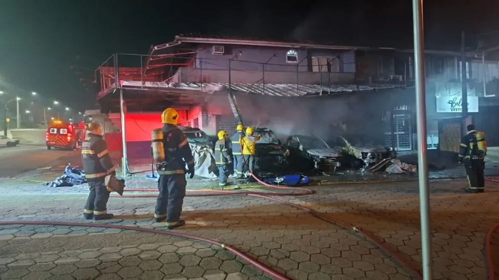 Quarteto incendiário é preso após botar fogo em viaturas da GM de Araquari