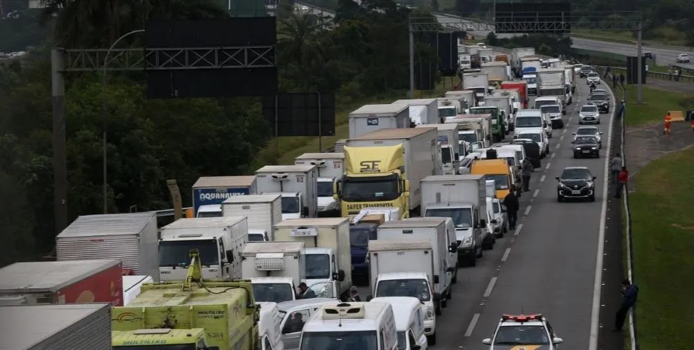 Caminhoneiros catarinenses decidem não aderir à paralisação nacional