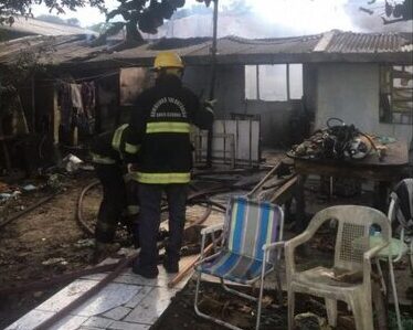 Tragédia: Mulher morre após casa pegar fogo em Balneário Barra do Sul