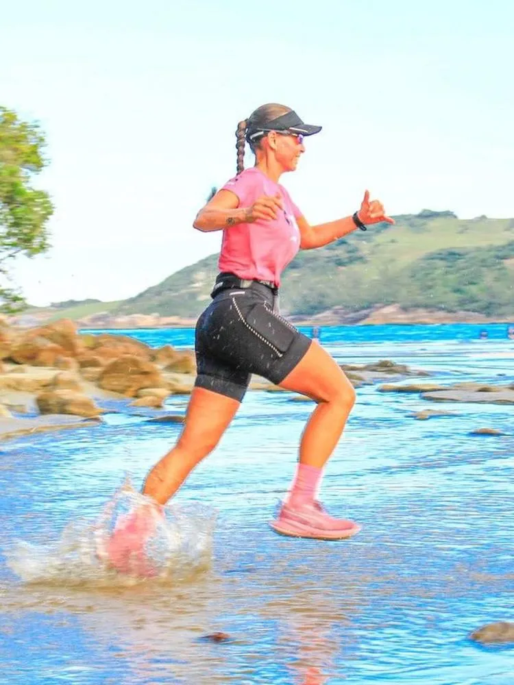 Corredora de Penha encara a prova Castelo Trail Run 2026 na cidade paulista de São Roque 