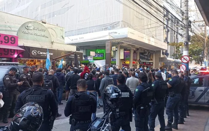 Calçadão da Avenida Central em BC teve briga generalizada entre argentinos e brasileiros