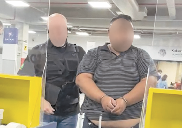 Bafão: Passageiro é preso no Aeroporto de Navegantes por se negar a usar máscara dentro de avião
