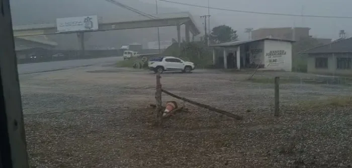 Penha também registrou chuva de granizo na tarde de ontem 