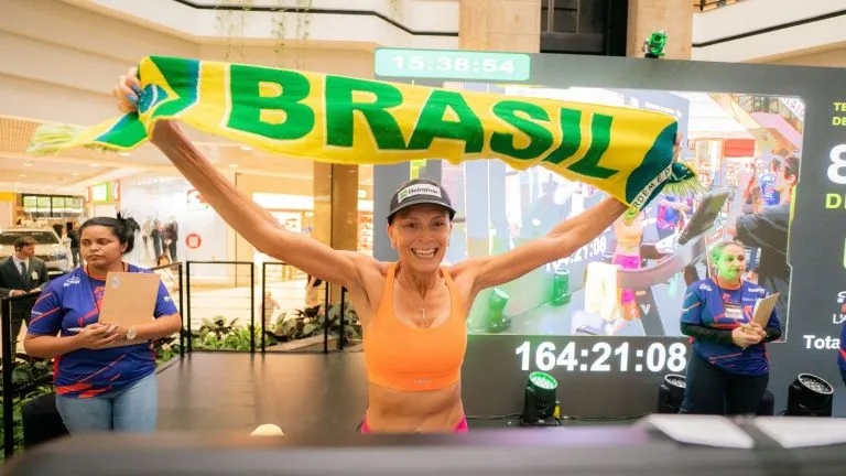 Ultramaratonista de Barra Velha bate o recorde mundial ao percorrer 846 km em esteira de shopping em Floripa