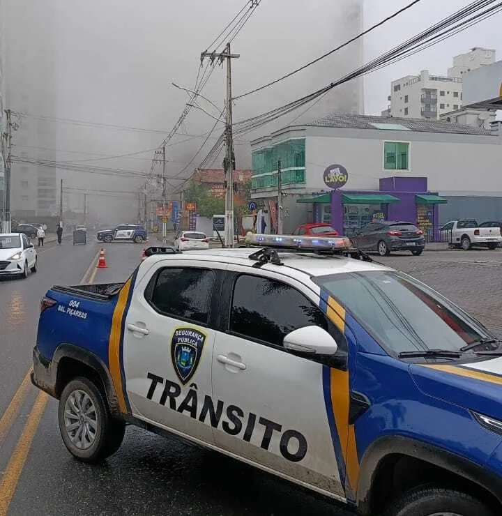Interdição parcial da Avenida Nereu Ramos no bairro Itacolomi em Balneário Piçarras