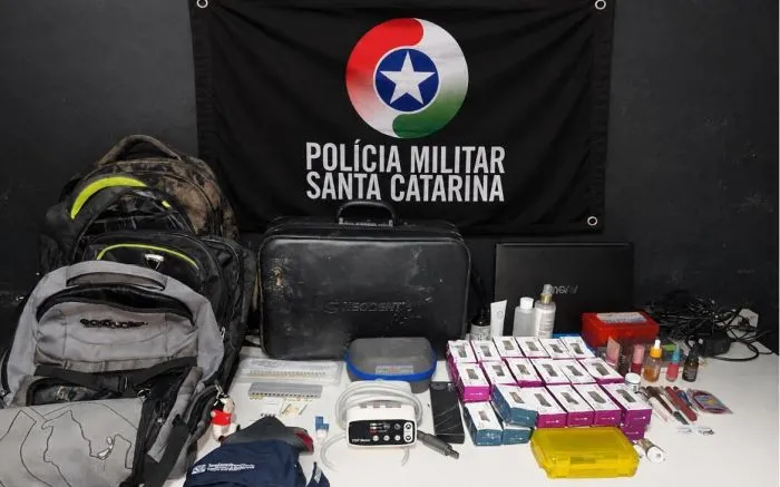 Quinteto é preso com mais de R$ 70 mil em objetos roubados em Itajaí