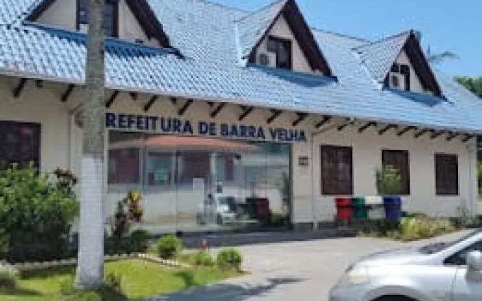 Homem quebra móveis na prefeitura de Barra Velha após redução de licença médica 