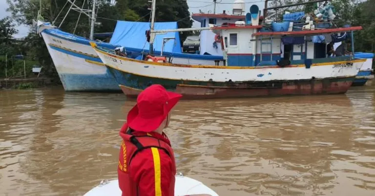 Corpo é encontrado no rio Itajaí-Açu e pode ser de homem que caiu de barco durante churrasco