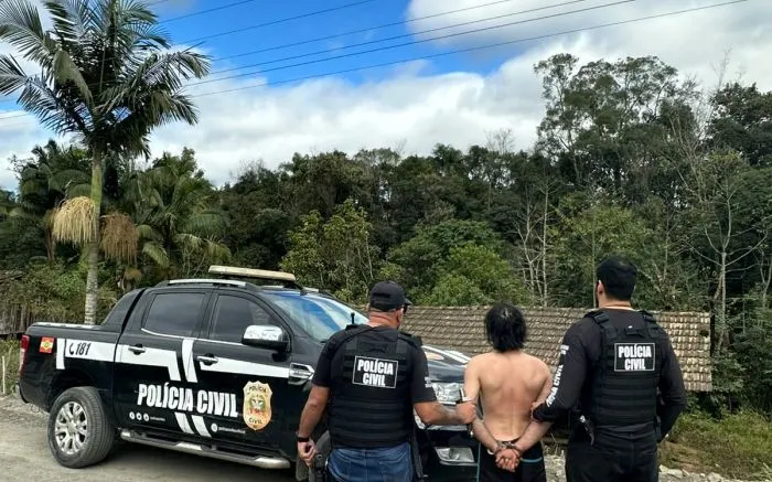 Ficou com a namorada do amigo e ainda o matou com várias facadas