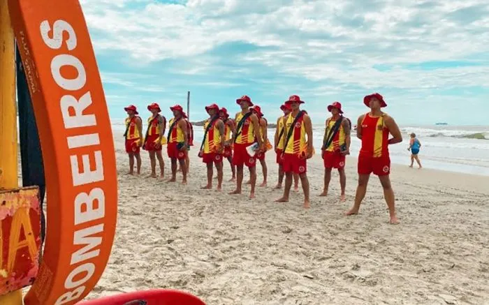 Bombeiros abrem inscrições para curso de guarda-vidas civil