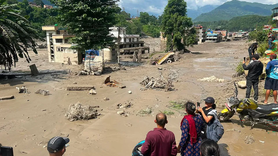 Avalanche de lama no Nepal deixa 95 mortos e centenas de desaparecidos