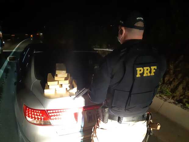 PRF apreende 10 quilos de crack na BR-470 em Gaspar