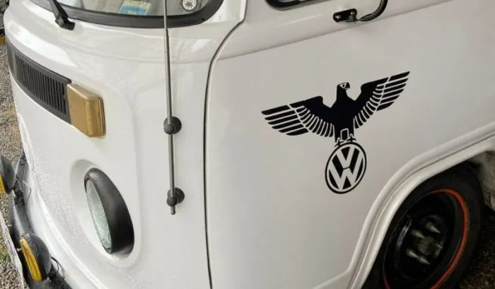 Polo circulava em Penha com símbolos nazistas