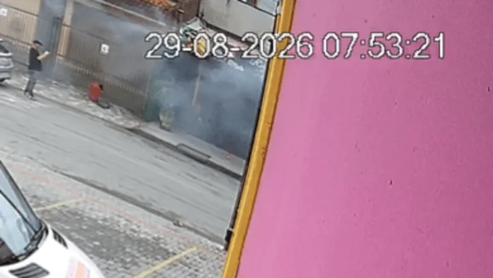 Homem morre carbonizado após colocar fogo em restaurante em Joinville. 