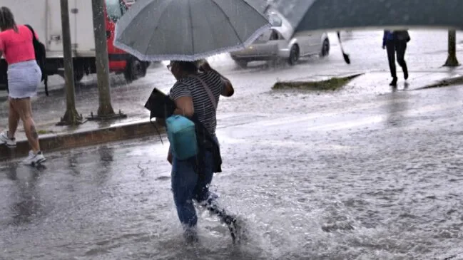 Feriadão com frente fria e chuva em várias regiões de SC 