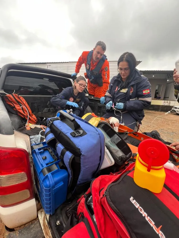Trabalhador rural fica gravemente ferido após árvore cair sobre a cabeça em Barra Velha