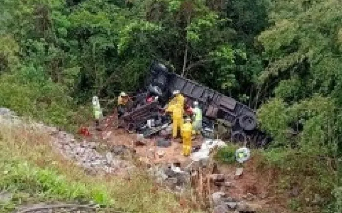 Três pessoas morreram no trânsito da BR-101 na tarde desta sexta-feira 
