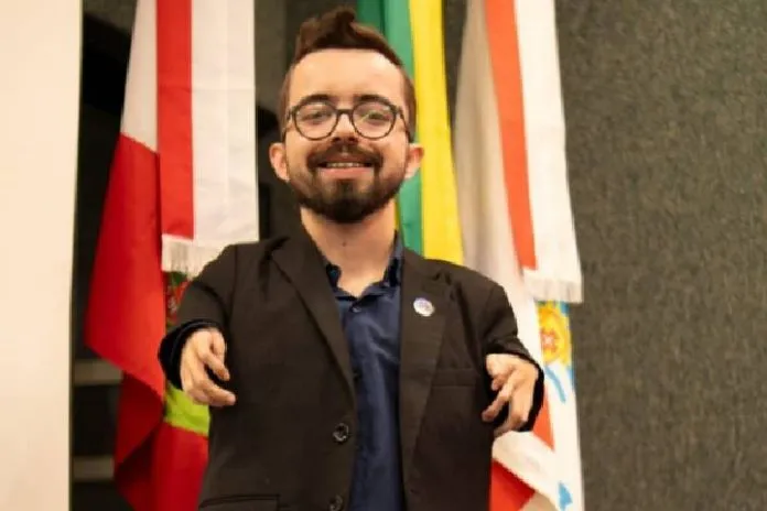 Candidato PCD é chamado de “dinossauro” nas redes sociais