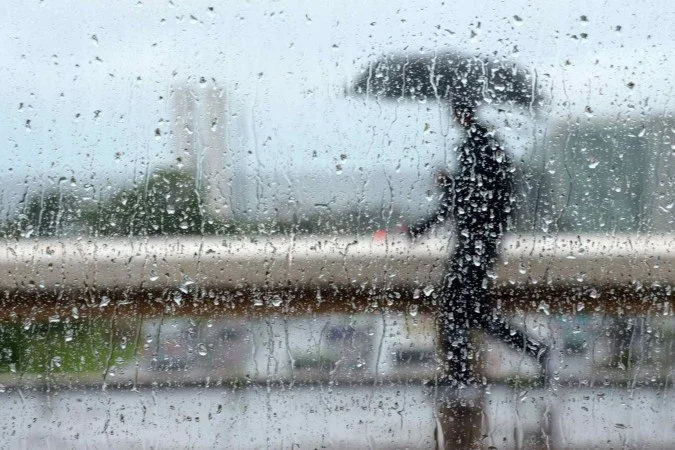 Região tem risco alto pra alagamentos e temporais até amanhã