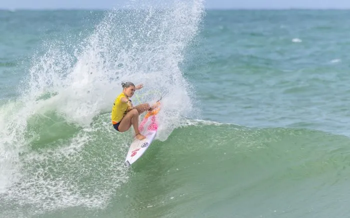 Navegantes recebe mais de 100 surfistas na disputa dos títulos do Brasileiro de base
